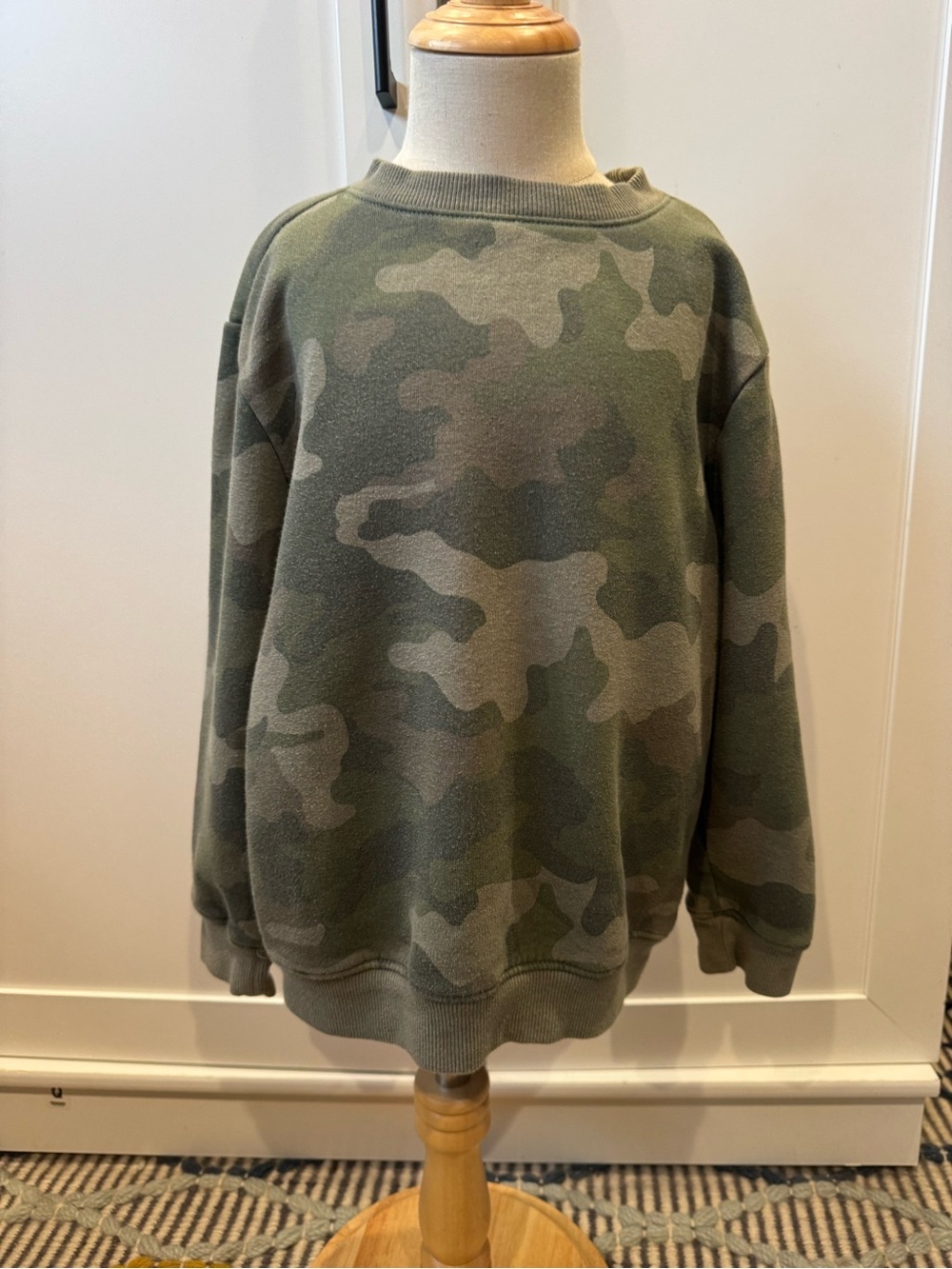 Cat & Jack Olive Green Camo Crewneck Sweatshirt little boy XS 4/5